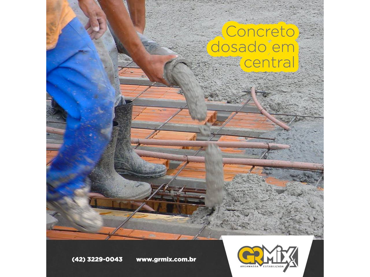 Concreto GRMIX dosado em central sendo lançado em laje